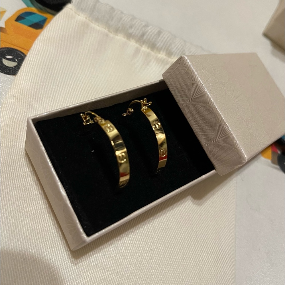 Gold hoop earings